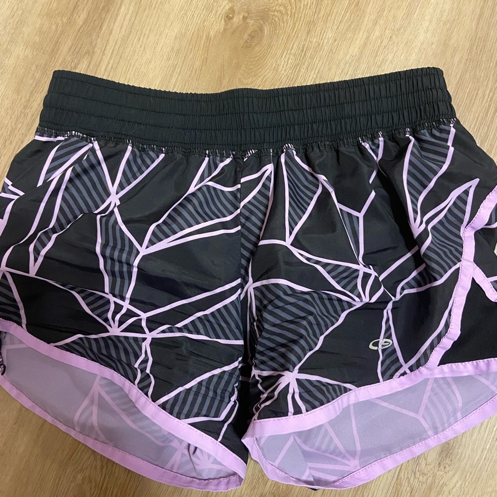 Exercise shorts - Picture 2 of 4